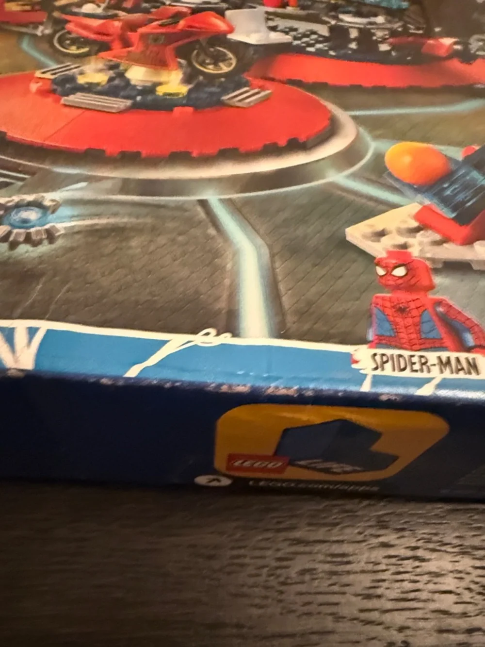 NEW LEGO 76175 Spiderman Attack on the Spider Lair